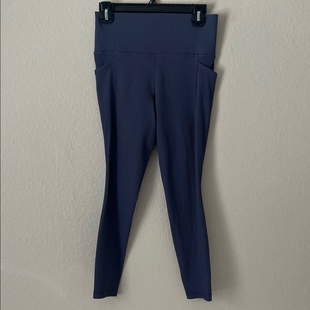 Like New! Athleta High Rise Mesh Chaturanga™ 7/8 Tight Leggings Ribbed Size M